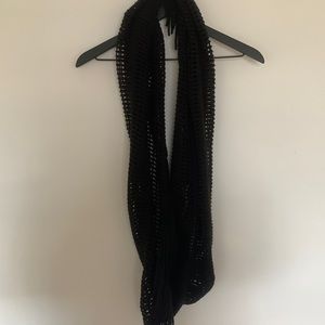 Black infinity scarf.